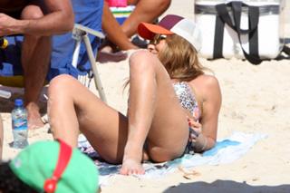 Sabrina Sato feet photo thumbnail