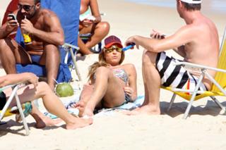 Sabrina Sato feet photo thumbnail