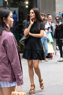 Mila Kunis feet photo thumbnail