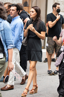 Mila Kunis feet photo thumbnail