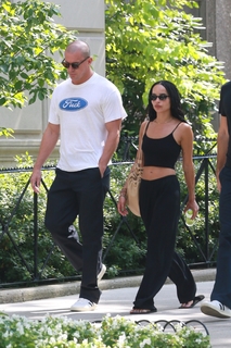 Zoë Kravitz feet photo thumbnail