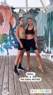 Nina Agdal feet photo thumbnail