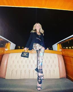 Sydney Sweeney feet photo thumbnail