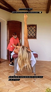 Elena Santarelli feet photo thumbnail