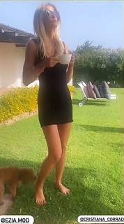 Elena Santarelli feet photo thumbnail