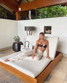 Kara Del Toro feet photo thumbnail