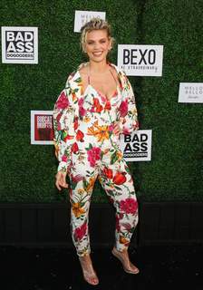AnnaLynne McCord feet photo thumbnail