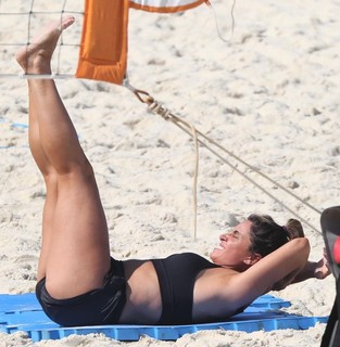 Giovanna Antonelli feet photo thumbnail