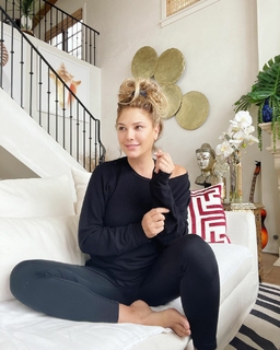 Daisy Fuentes feet photo thumbnail