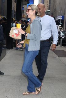 Amy Robach feet photo thumbnail