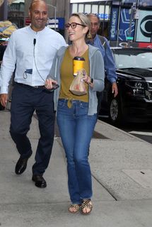 Amy Robach feet photo thumbnail
