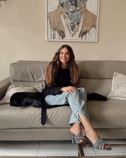 Xenia Tchoumitcheva feet photo thumbnail