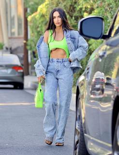 Megan Fox feet photo thumbnail