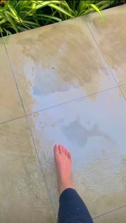 Parineeti Chopra feet photo thumbnail