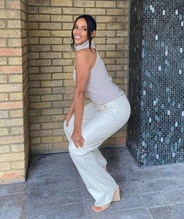 Rochelle Humes feet photo thumbnail