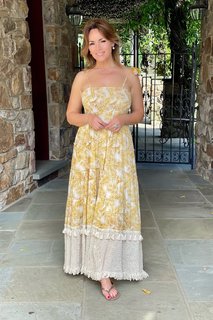 Lisa Robertson feet photo thumbnail