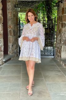 Lisa Robertson feet photo thumbnail