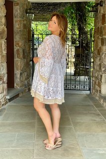 Lisa Robertson feet photo thumbnail