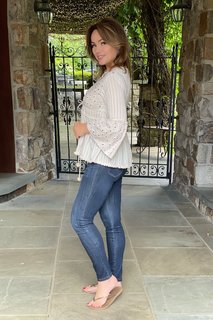 Lisa Robertson feet photo thumbnail