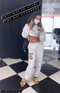 Vanessa Hudgens feet photo thumbnail