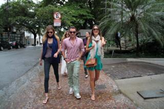Alessandra Ambrosio feet photo thumbnail