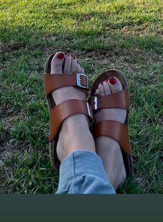Angela Kinsey feet photo thumbnail