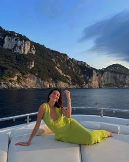 Kendall Jenner feet photo thumbnail