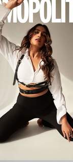 Huma Qureshi feet photo thumbnail