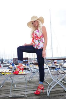 Daniela Katzenberger feet photo thumbnail