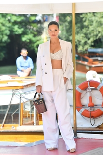 Adriana Lima feet photo thumbnail