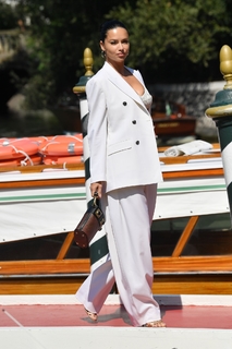 Adriana Lima feet photo thumbnail