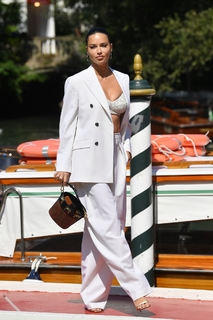 Adriana Lima feet photo thumbnail