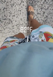 Nina Agdal feet photo thumbnail
