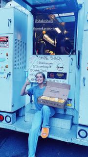 Zoey Deutch feet photo thumbnail