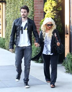 Christina Aguilera feet photo thumbnail