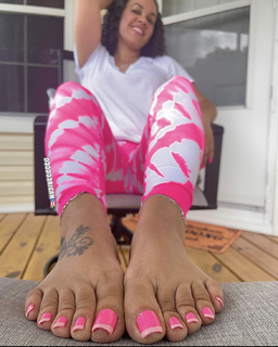 Deedee Rican feet photo thumbnail