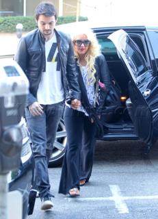 Christina Aguilera feet photo thumbnail