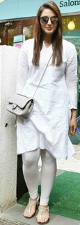 Huma Qureshi feet photo thumbnail