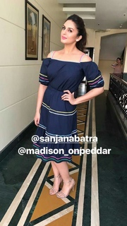 Huma Qureshi feet photo thumbnail