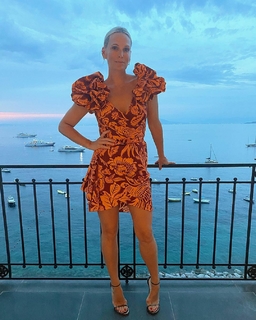 Molly Sims feet photo thumbnail