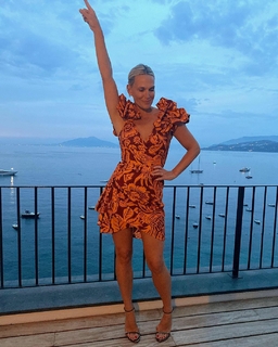 Molly Sims feet photo thumbnail