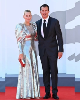 Molly Sims feet photo thumbnail