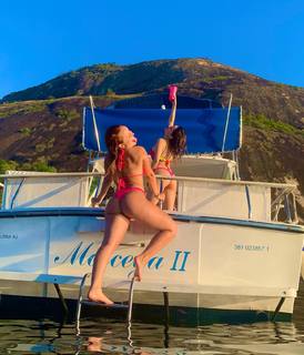 Larissa Manoela feet photo thumbnail