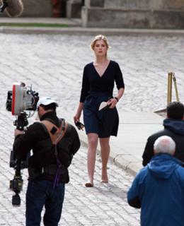 Rosamund Pike feet photo thumbnail