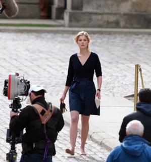 Rosamund Pike feet photo thumbnail