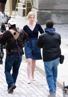 Rosamund Pike feet photo thumbnail