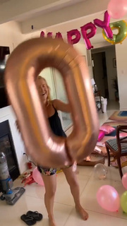 Angela Kinsey feet photo thumbnail