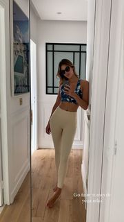 Iris Mittenaere feet photo thumbnail