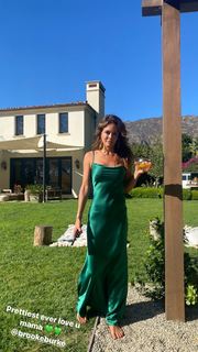 Brooke Burke feet photo thumbnail
