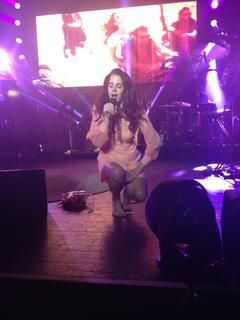 Lana Del Rey feet photo thumbnail